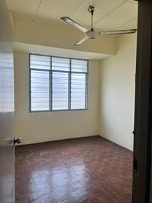 Taman Bukit Jambul (Block D) 900sf 3-Bedrooms 2-Bathrooms WELL KEPT