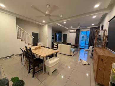 [End Lot] Fully renovated 1.5 Storey Ayden Townhouse, Sepang