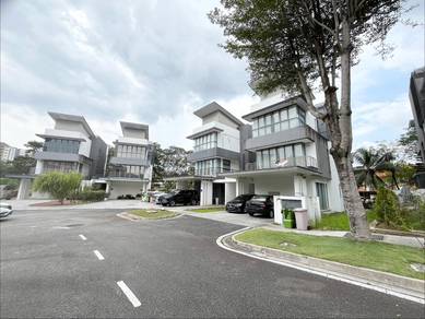 Berhampiran Tasik  P8 Putrajaya