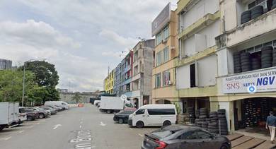 Bandar Puchong Utama Ground floor shop facing main road