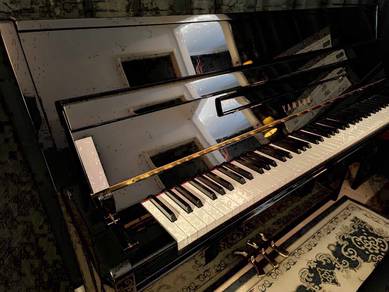 YAMAHA M108 Piano LIKE NEW
