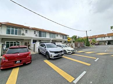 FACING PLAYGROUNd   DOUBLE STOREY BANDAR PUNCAK ALAM
