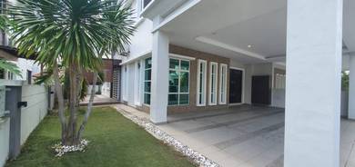 Freehold! 2/12 Storey Semi -D house for sale at Taman Merbok Melaka.