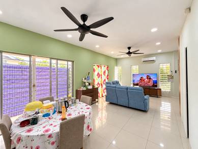 Renovated End Lot With Land 2.5-Storey Freehold  Bandar Bukit Puchong