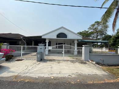 SINGLE STOREY CORNER LOT @ TAMAN MANiS 2, PARIT RAJA FOR SALE