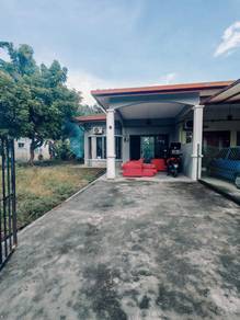 Nice Semi D House with spacious land side and back area at Kapar,Klang