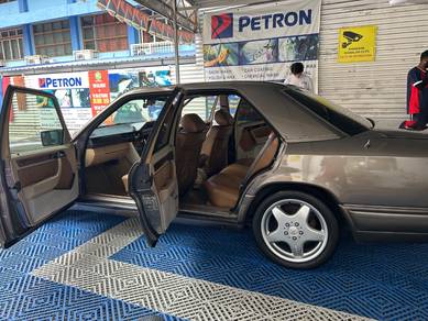 Mercedes Benz 220E 2.2 W124 (A)