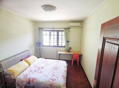 Cosy and Spacious Queen Bed Room for Rent in Stutong, Kuching