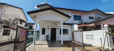 Lotus Cheng 5 minutes Double Storey Terrace End Lot for rental