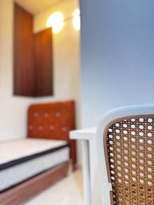 Landed Room | 3 storey| Free parking| WiFi