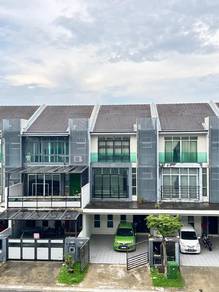 Landed Room | 3 storey| Free parking| WiFi