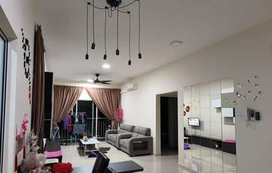 THE IRESIDENCE FOR SALE Near MRT shops bus taxi low dense lowest price
