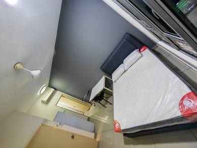 Female unit Oug parklane master bedroom for rent