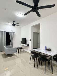 Female medium room with 1carpark ( toilet non sharing) Fully furnished