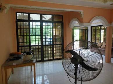 Rumah Semi D 2 Tingkat Berhadapan Stadium Gong Badak