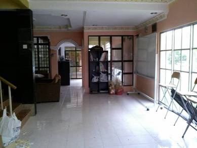 Rumah Semi D 2 Tingkat Berhadapan Stadium Gong Badak