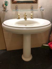 Kohler brand wash basin with pedestal