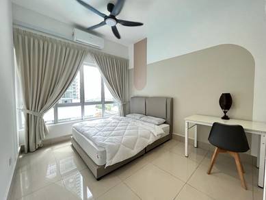 Fully Furnished Queen Bedroom with Ensuite for Rent at RazakCity