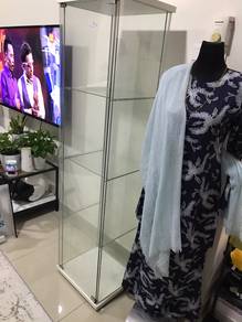 Almari kaca Ikea