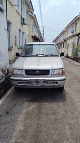 Toyota UNSER 1.8 GLI (M)