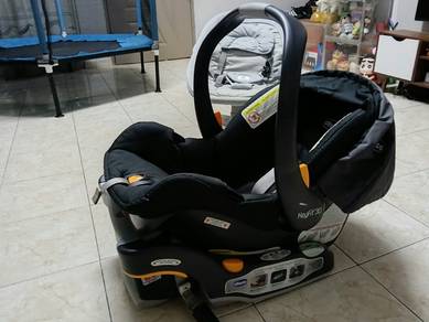 Kerusi Bayi dalam kereta dan buaiyan.