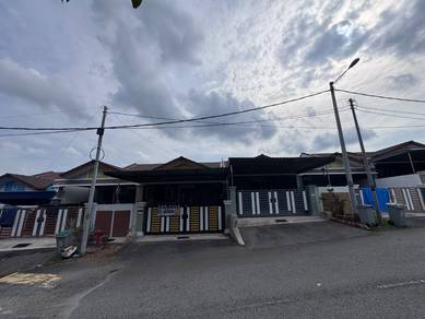 Dekat  Kolam Air Panas Gadek. Taman Padang Sebang Indah