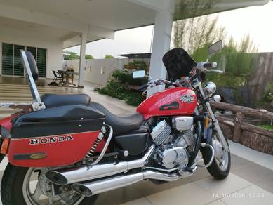 Honda Magna