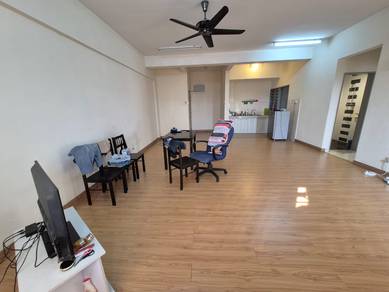 Condominium for sale at Lagoon Suites, Kota Kemuning