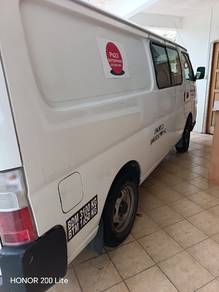 2011 Nissan semi panel urvan