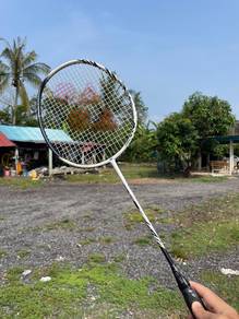 raket badminton yonex (free beg dan grip)