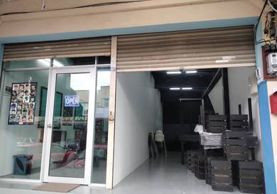 Kedai Separuh Skudai depan Umall