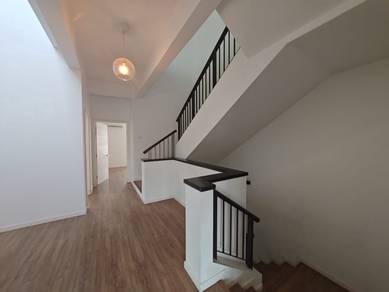 Vacant and available anytime, superb condition
