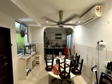 2-storey Terraced House in Alma