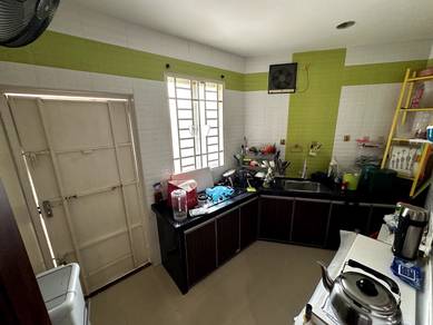 2-storey Terraced House in Alma