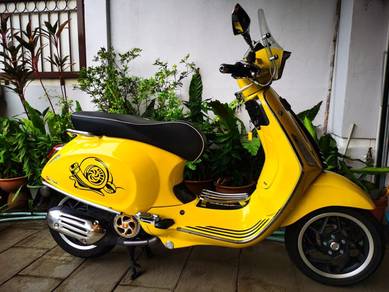 Vespa 150 Sprint with Italy Classic Identity.