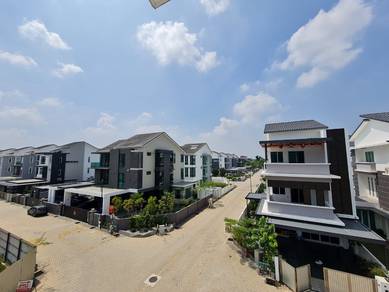 3 Storey Zero Lot Bungalow for Sale @ Taman Lembah Permai Bm