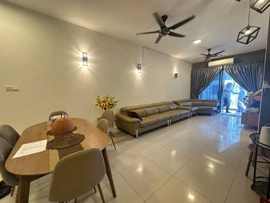 Fully Furnished Condo, Near Airport, Swimming Pool View