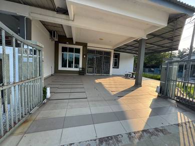 Teres corner lot fully furnish