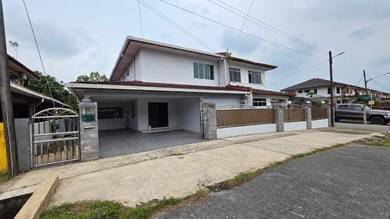 TAMAN SENG GOON DOUBLE STOREY SEMI DETACHED FOR SALE At KUCHING