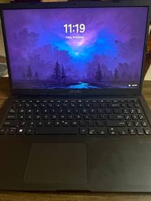 Asus Vivobook 15 8gb ram + 512gb storage