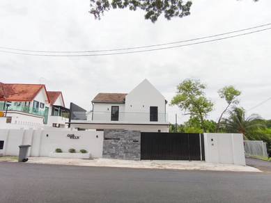 Taman Johor | Tampoi | Bungalow with swimming pool