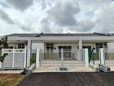 Facing Padang Taman Tasik Utama Air Keroh Melaka House New