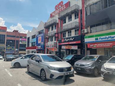 Hot ! Shah Alam Seksyen 9 corner beside school plaza bank st rosyam
