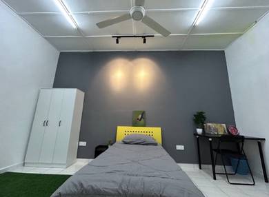 LRT 3 Bukit Tinggi Klg @Gated Landed Female AircoRoom @Fully Furnished