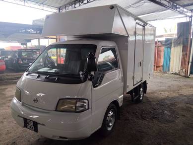 NISSAN sk82 luton van