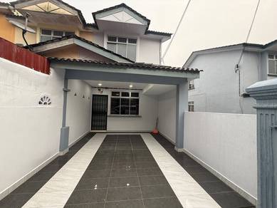 Double Storey Jalan Ara, Bandar Putra Kulai - Cheap - Fully Reno