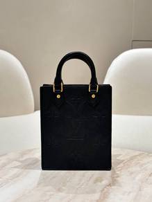 Louis Vuitton Petite Sac In Monogram Empreinte
