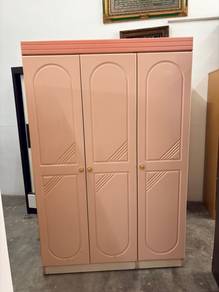 almari 3 pintu
