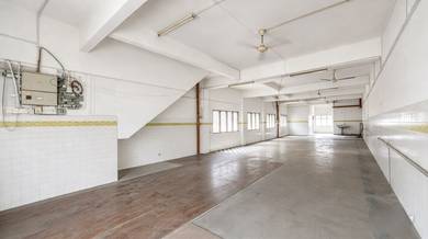 End Lot Ground Floor For Rent Facing Main Road Genting Klang