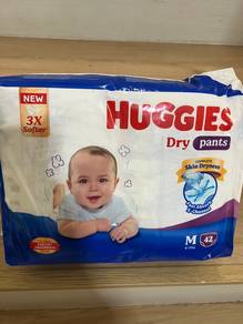 Pampers Huggies DryPants size M dan L 3pek 